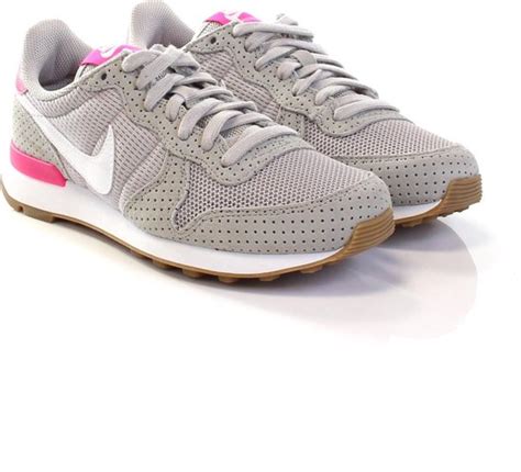 nike internationalist roze grijs